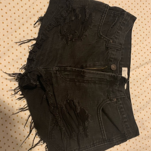 Abercrombie Black Frayed Jean Shorts Sz 2/ Sz 26 - Picture 2 of 7